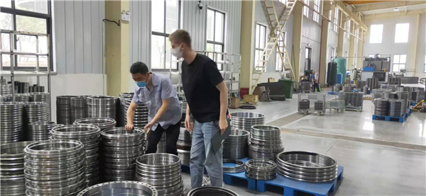 BYC博盈軸承迎來國外客戶進(jìn)場(chǎng)參觀考察